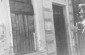 Una casa marcada con una cruz, indicado que no judíos vivían ahí para prevenir destrucción durante el pogromo de Iasi. © Dominio público, otorgado por el USHMM